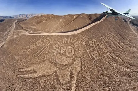 ピスコ空港からナスカとパルパの地上絵を飛行