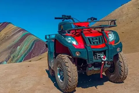 ATVで巡るレインボーマウンテン・ヴィニクンカとレッドバレー